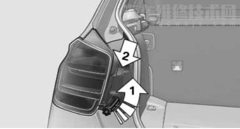  宝马1系尾灯灯泡更换