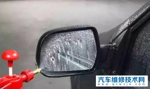 下雨天后视镜一片水雾看不清怎么处理？该如何解决？