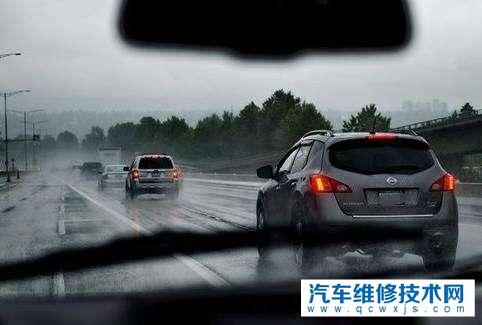 雨天汽车打滑怎么处理？如何预防雨天汽车行驶打滑？