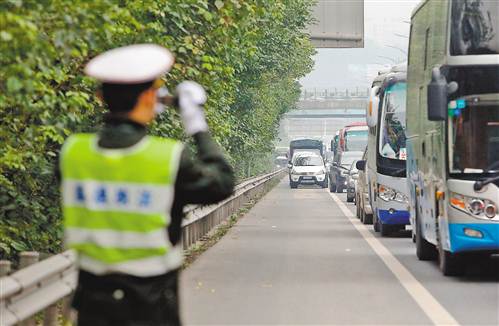 高速应急车道可以停车吗？什么情况下可以在高速应急车道上停车？